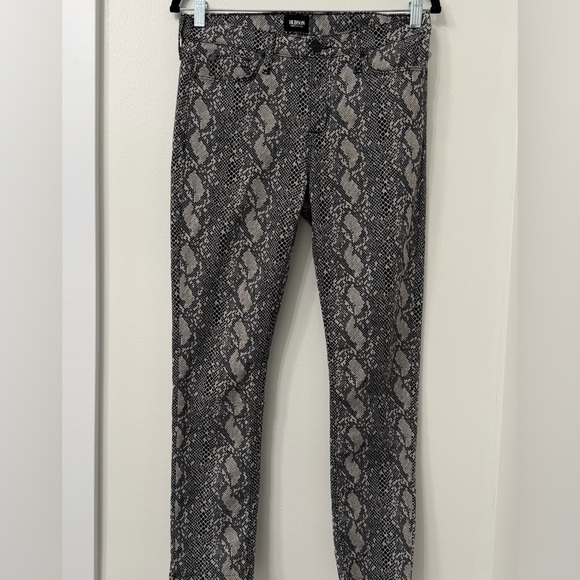Hudson Nico Mid Rise Super Skinny Snake Pattern  - Black and Gray Size 28 Pants - Picture 3 of 16